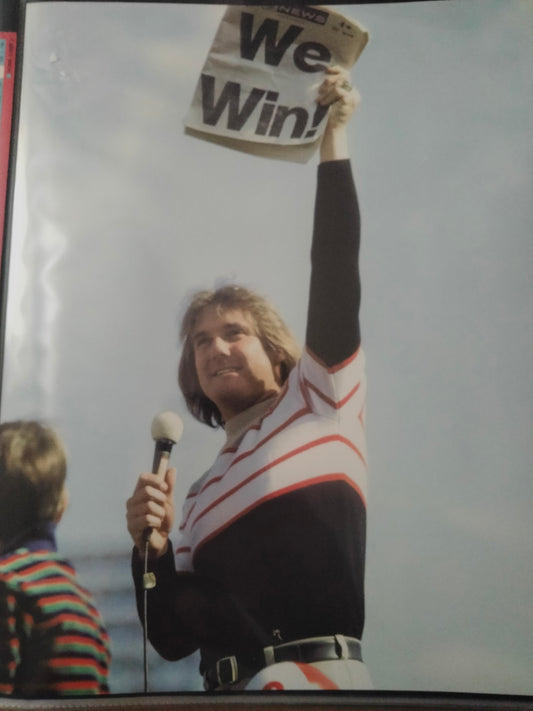 11 x 14 Tug McGraw 1980 Phillies Parade Photo "We Win"