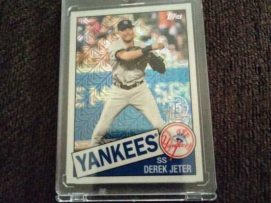 2020 Topps Update Derek Jeter Silver Pack Mojo Refractor #CPC-2 Yankees