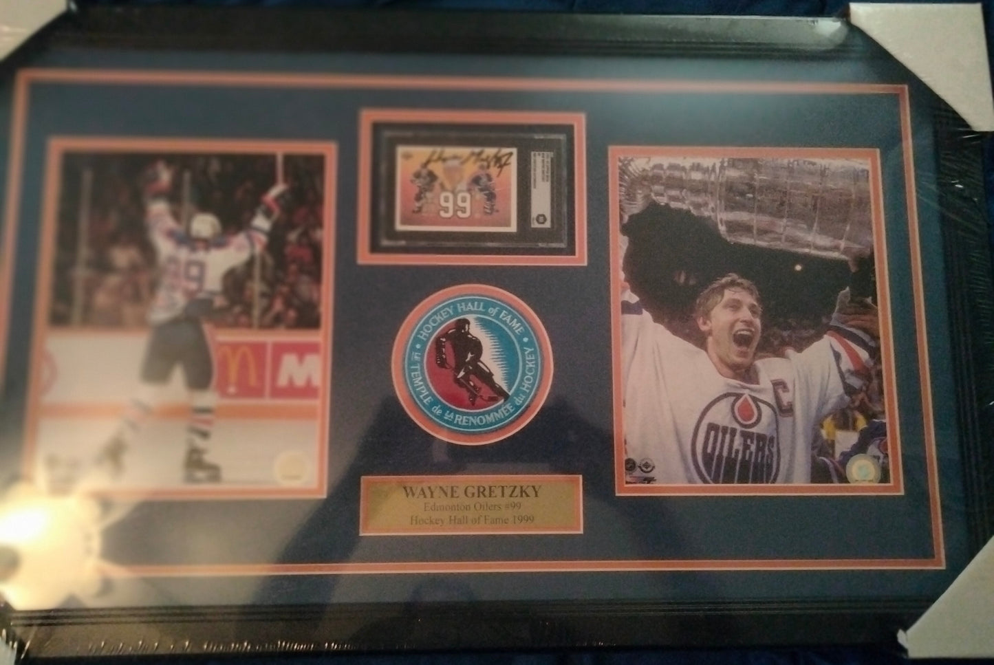 Wayne Gretzsky Custom Framed Dual 8 x 10 Photos with Slabbed Auto Heroes Card with HOF Patch