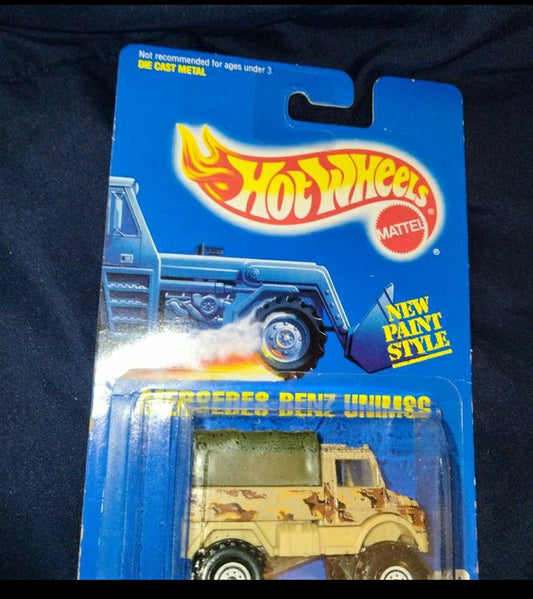 Vintage 1992 Hot Wheels MERCEDES BENZ UNIMOG #239