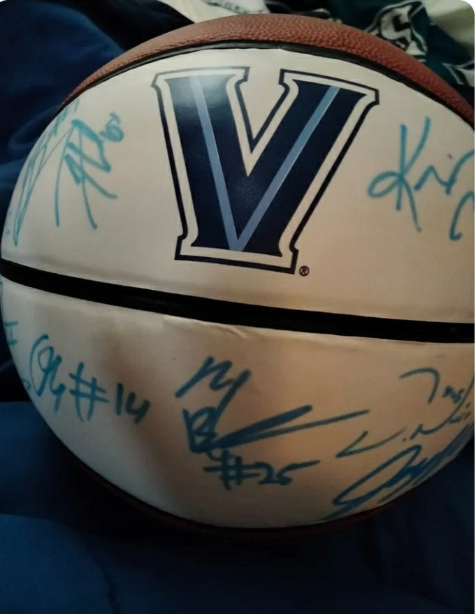 Villanova Basketball Autographed by 10 players IP Jenkins ect